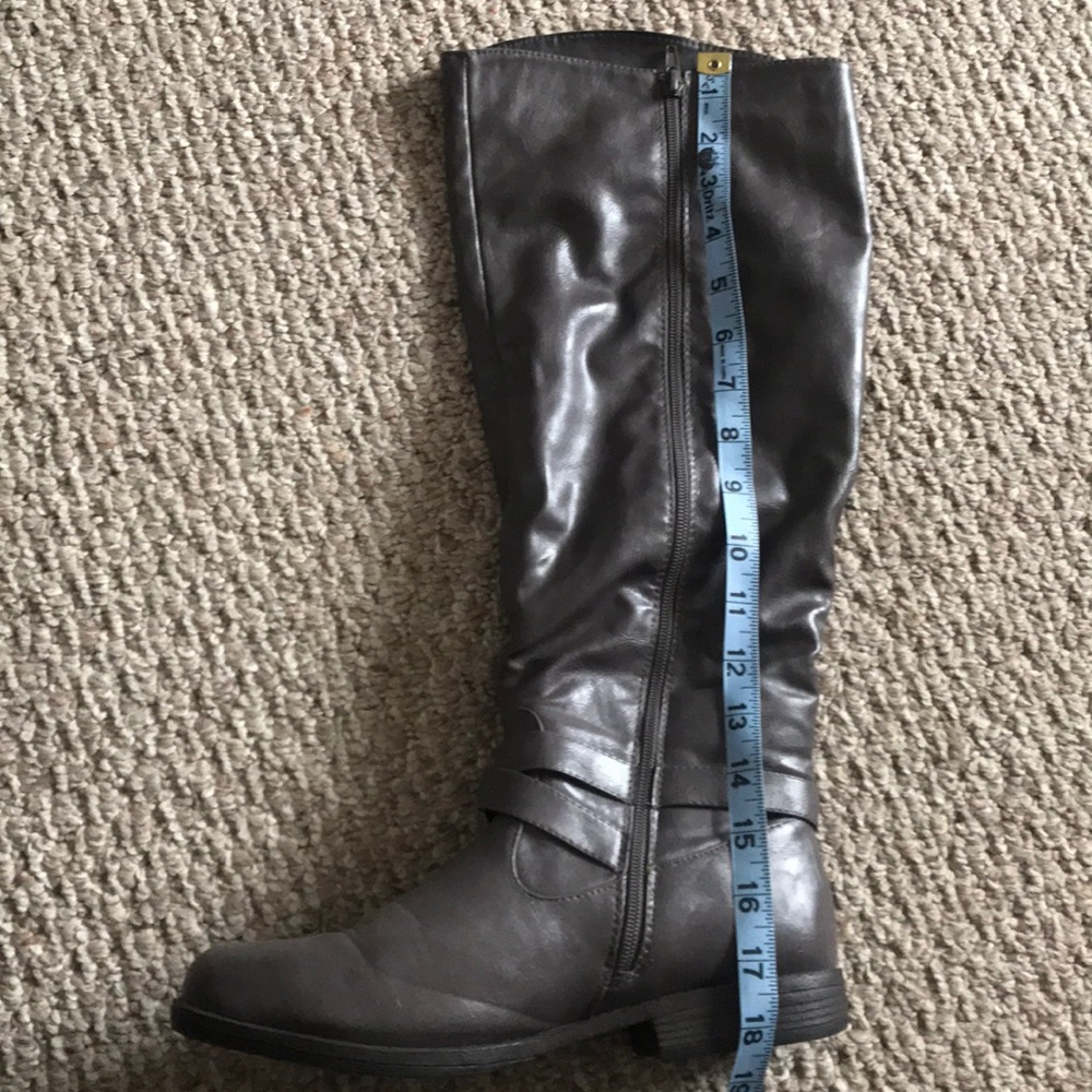 Boots - Picture 2 of 4